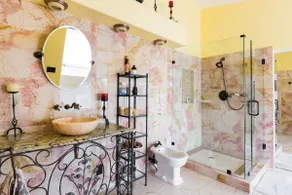 Lux 5BR home w/ private pool (renovated Aug. '25) - Image 3