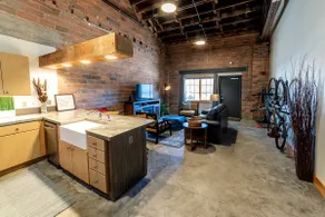 Modern, Urban, Downtown Apartment - Historic - Image 5