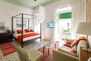 Rodrigo Triana 3. Duplex com 2 quartos, 2 casas de banho, pátio e terraço comum - Image 2