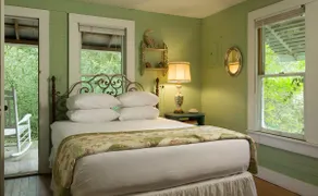 Charming 2BD Bungalow With Private Hot Tub - Image 3