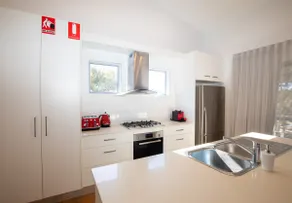 THE LOOKOUT BEACH HOUSE - Image 5