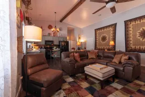 Pond Hill Guesthouse- 2 Bedroom w/Hot Tub & WiFi!! - Image 5