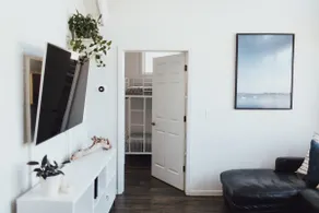 Downtown Modern Loft - Image 5