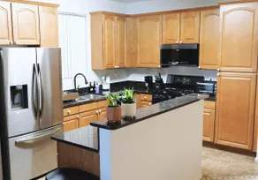Beautiful spacious home right by Cardinal Stadium - Image 4