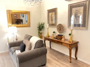 Stylish Couples retreat in the heart of the Hills - Image 3