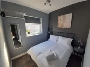 Chic 5 double bedroom house - 15 min to Manchester - Image 5
