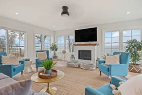 Crystal Beach Executive Waterfront Lakehouse - Image 4