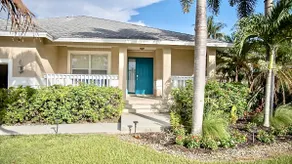 Beachy Bungalow less than 2 miles from the beach! - Image 3