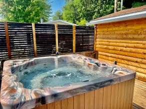 Beaver Cabin w/ hot tub - Image 5