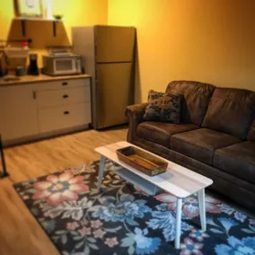 The #2 at Cathouse Suites, Dogs OK w/$$ - Image 3