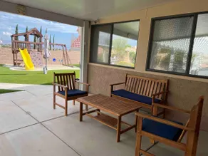 Cheerful 3-bedroom home with pool. - Image 3
