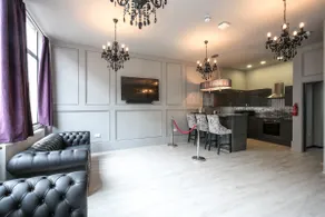 Manhattan Suite - sleeps 24! best city ctr spot! - Image 3