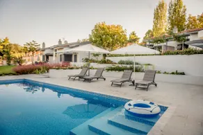 Modern villas with shared pool - Image 5