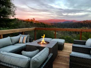 Hilltop Yosemite Retreat w/ Views, Hot Tub, Pool, Game Room, Close to Town - Image 2
