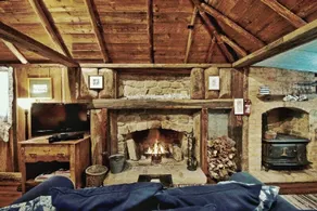 Romantic & Cosy in the Village 'Loughmore Cottage' - Image 3