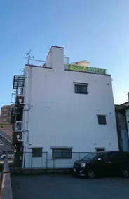 3 floors, 83㎡, 3LDK + 2 toilets, with rooftop. 2 minutes walk from the subway exit, direct access to Namba, Umeda, and Shinsaibashi. - Image 3