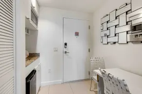 Studio Luxury Stay | Downtown Doral Best Location - Image 4