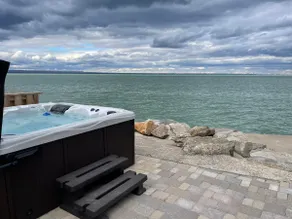 Wake Up To Lake Views! - Image 2
