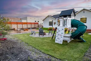 Farmhouse Getaway BBQ area/Large Backyard/Theater - Image 5