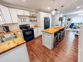 Lakeview Family Oasis - Image 2