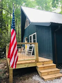 Newly renovated A-frame 5 Min walk to main street - Image 4