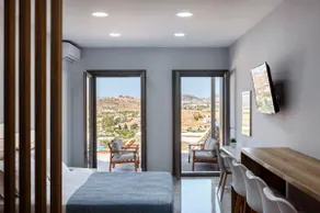 Suite with private outdoor pool - Image 4