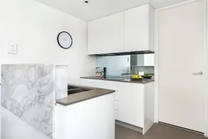 Penthouse Apartment in 5 Star Realm Precinct - Image 4