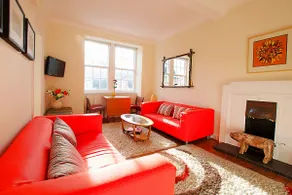 JOIVY Bright Flat with Workspace in New Town - Image 2
