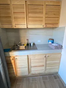 4 Queen beds & sofa bed. Garage. We invoice. - Image 3