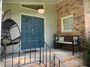 Stylish Mid Century Modern Home- 4.1 mi to Stadium - Image 3