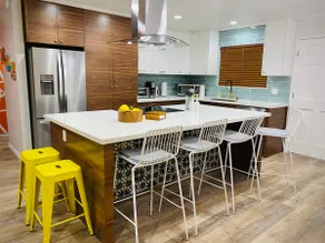 MidCentury *Gated* Hidden Gem 2Bd Home by Airport - Image 3