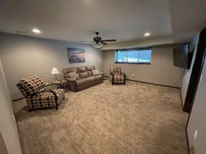 Okoboji getaway.4 bed 3 bath pool in backyard - Image 4