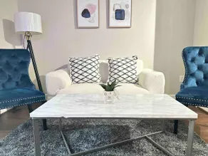 Luxury apt in perfect location - Image 3