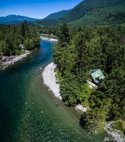 Log Cabin Hot Tub River Frontage Skiing Secluded - Image 4