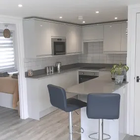'Feather's Rest' A Modern 3-bed Coastal Chalet - Image 3