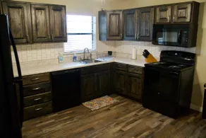 Cozy 2 Bedroom home in a peaceful neighborhood - Image 4