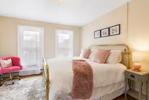 Beautiful Downtown Apartment, walk to everything! - Image 3