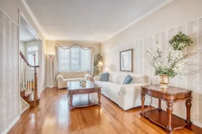 4 BD 2.5 BA Home by Centrum Mall & Signature Plaza - Image 5