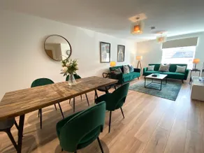 High Street, Stylish City Centre Apartment, 3 Bed - Image 4