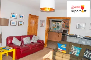 Clean Warm + Comfortable town Centre FREE PARKING - Image 3