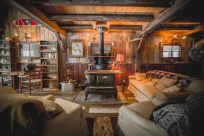 Stunning Rustic Apple Barn - hot tub & sauna - Image 3