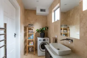 Neat and Cosy at Bondi Beach - Image 5
