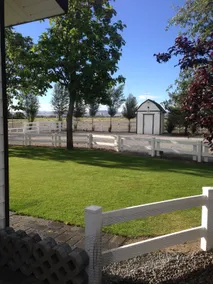 Vista Gardens. A quiet home in the country, yet close to town. Between 149-245. - Image 3