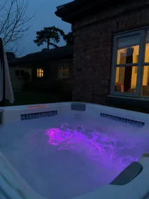 Stunning Barn private hot tub Malvern & Worcester Sleeps 6 - Image 4
