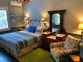 Creekside Hideaway - Image 4