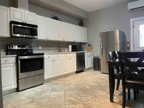 Heart of Halifax, 2 Bedroom Flat, includes parking - Image 4