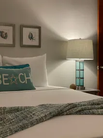 💚Steps to Beach Apt. w/Private PKG⭐️ - Image 4