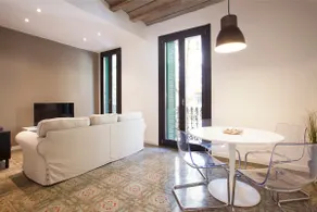 VALLS 2 -Antique & Modernist Apt- w/Elevator now! - Image 2