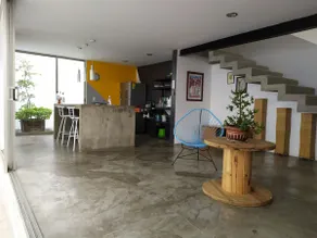 Bright Studio with Aqueduct View - Image 2