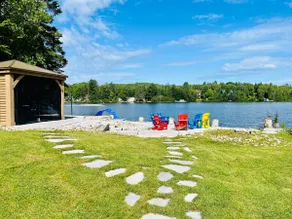 Beautiful 4 Season Lakefront Cottage - Image 3
